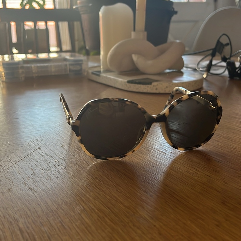 Gucci Tortoise Shell Sunglasses - Picture 2 of 8